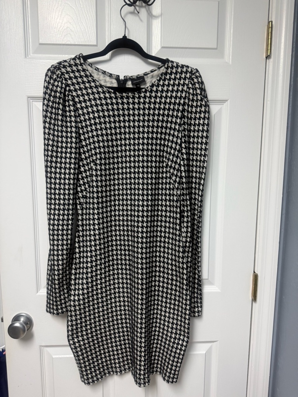 Who What Wear Black and White Houndstooth Long Sleeve Dress